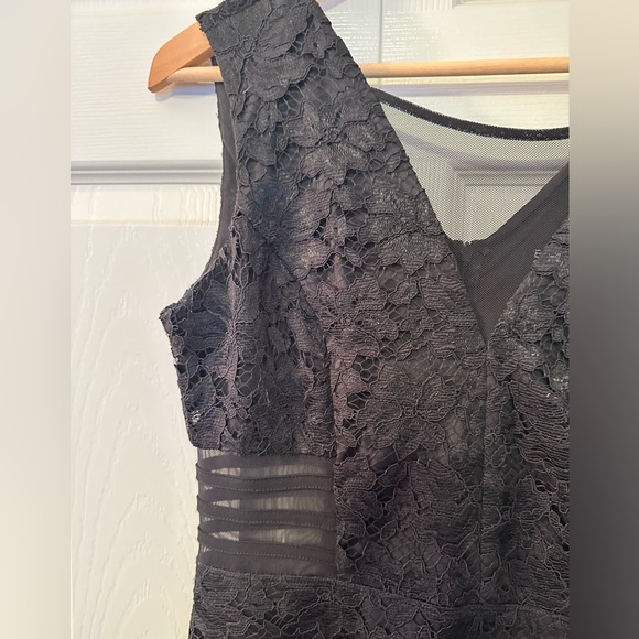 Black lace dress with peekaboo sides - Picture 4 of 11